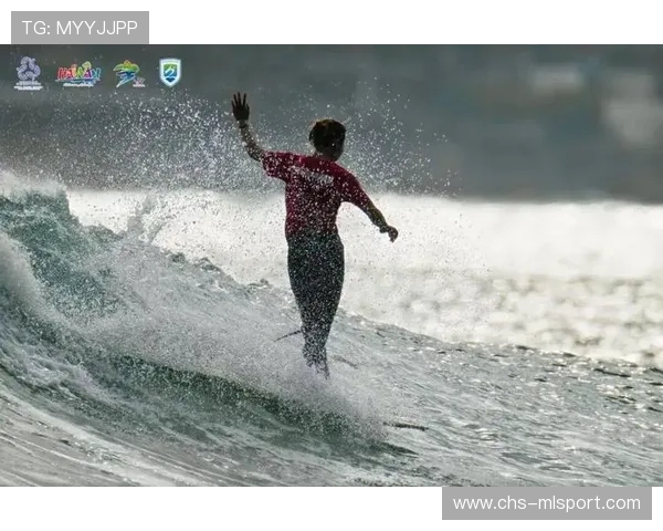 桨板公开赛选手夜间冲浪录视频火爆社交媒体