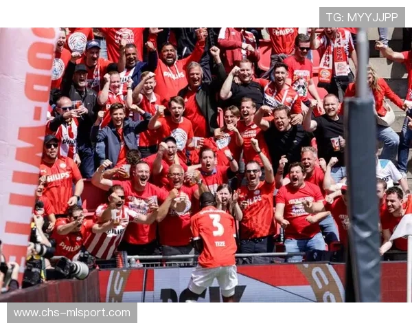 曼联锋线新星闪耀训练场,争四战火力全开 曼联锋线新星闪耀训练场,争四战火力全开